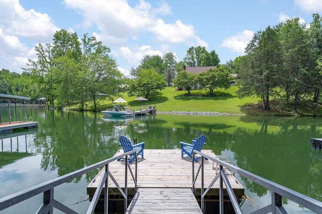 Rustic Cabin, Dock, Firepit, Kayaks & Games Winchester Bagian luar foto