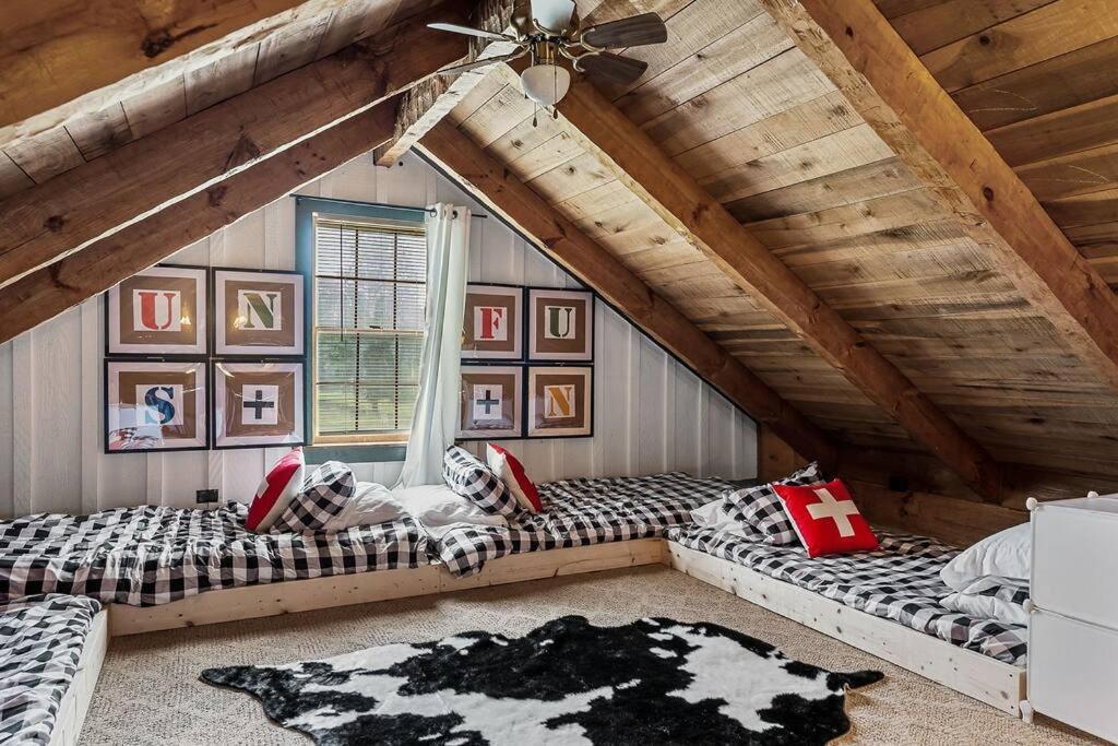 Rustic Cabin, Dock, Firepit, Kayaks & Games Winchester Bagian luar foto