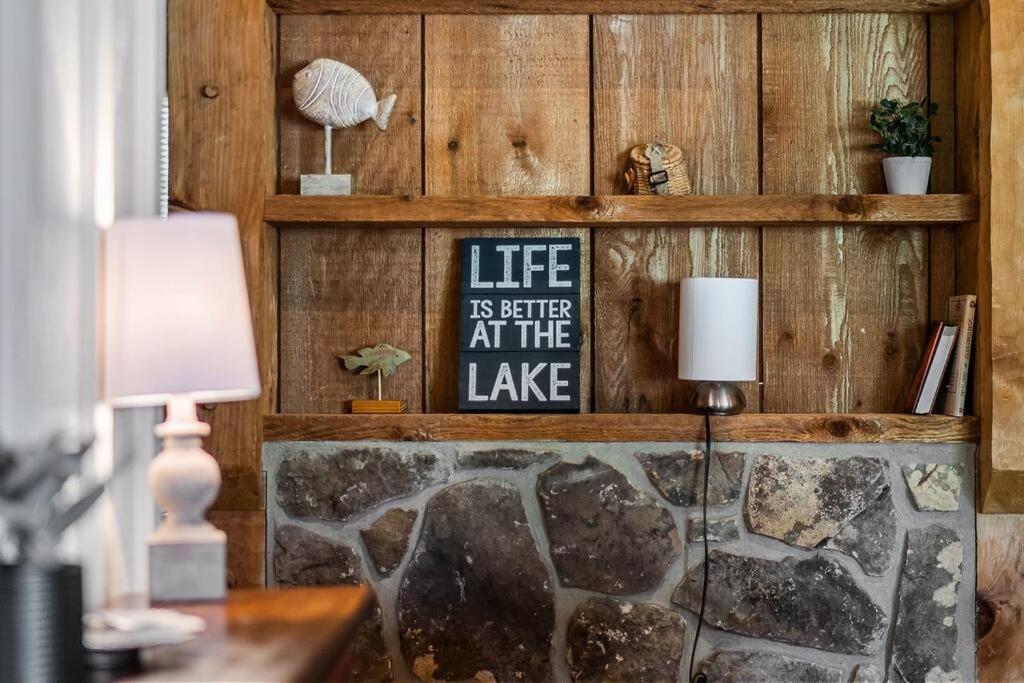 Rustic Cabin, Dock, Firepit, Kayaks & Games Winchester Bagian luar foto