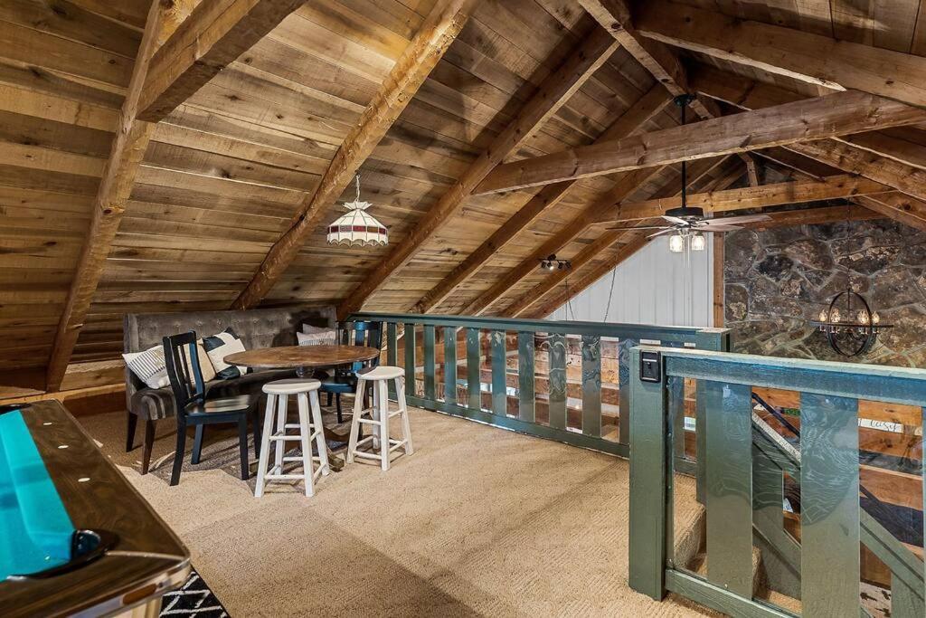 Rustic Cabin, Dock, Firepit, Kayaks & Games Winchester Bagian luar foto