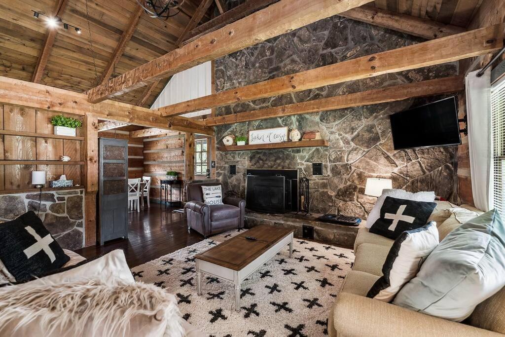 Rustic Cabin, Dock, Firepit, Kayaks & Games Winchester Bagian luar foto