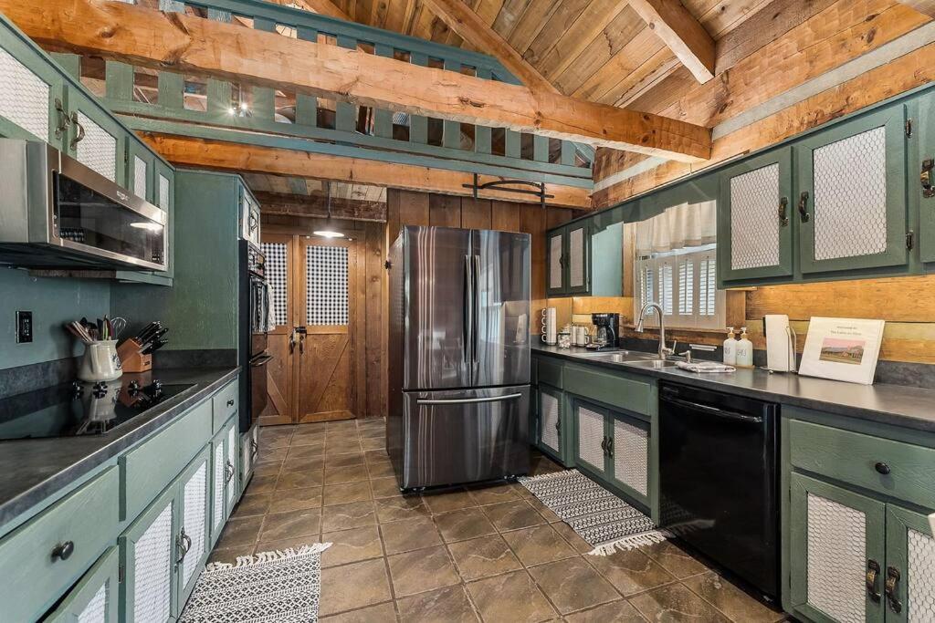 Rustic Cabin, Dock, Firepit, Kayaks & Games Winchester Bagian luar foto