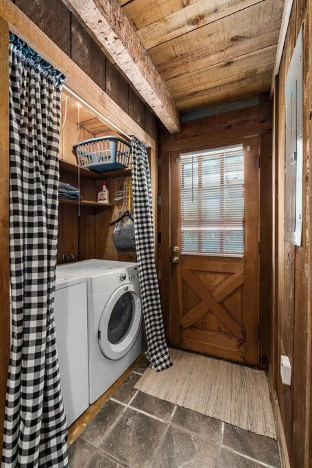 Rustic Cabin, Dock, Firepit, Kayaks & Games Winchester Bagian luar foto