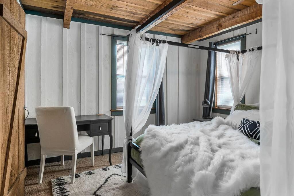 Rustic Cabin, Dock, Firepit, Kayaks & Games Winchester Bagian luar foto