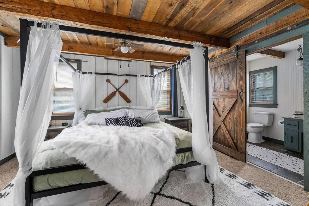 Rustic Cabin, Dock, Firepit, Kayaks & Games Winchester Bagian luar foto