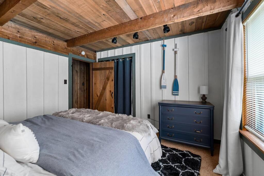 Rustic Cabin, Dock, Firepit, Kayaks & Games Winchester Bagian luar foto