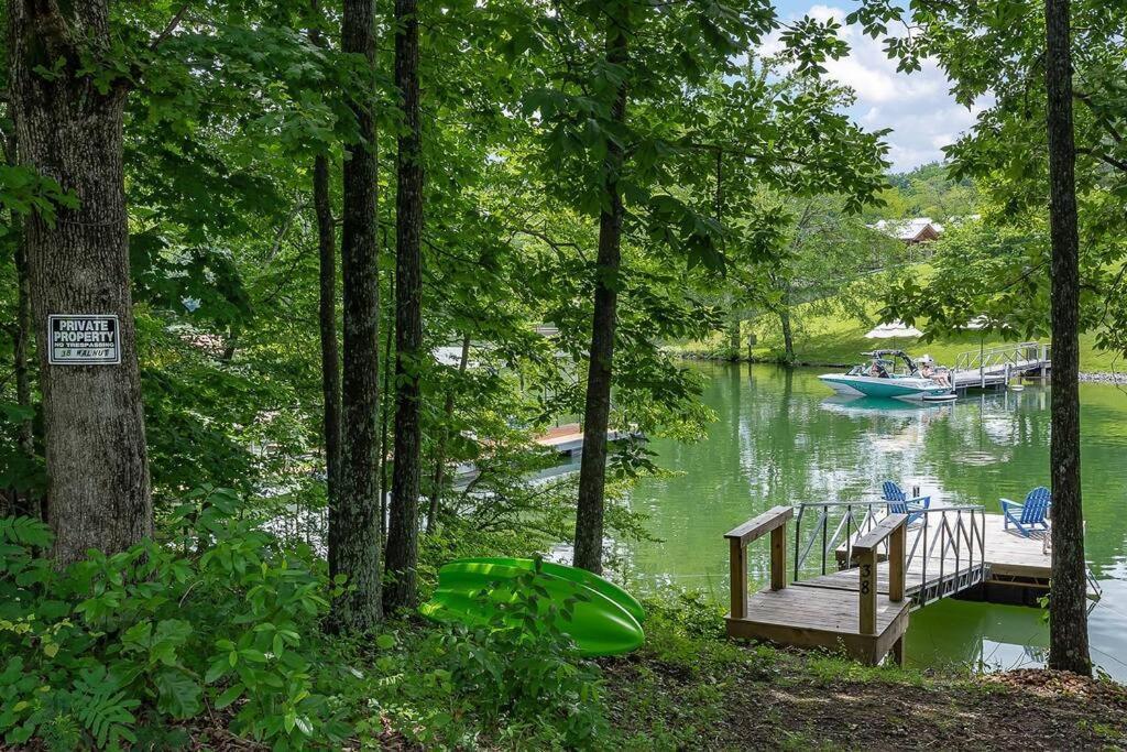 Rustic Cabin, Dock, Firepit, Kayaks & Games Winchester Bagian luar foto