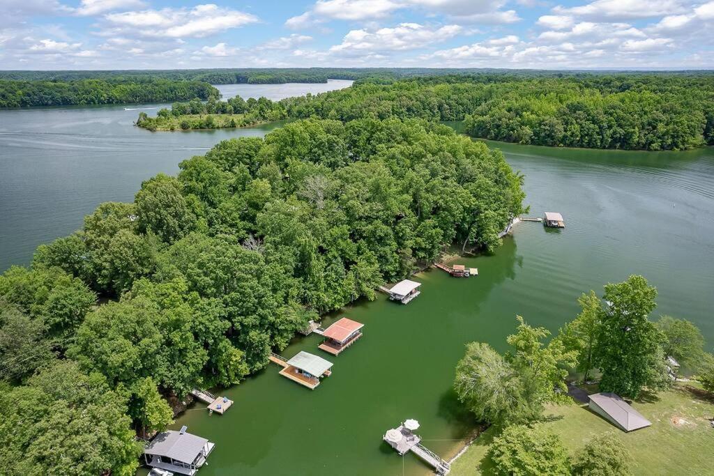 Rustic Cabin, Dock, Firepit, Kayaks & Games Winchester Bagian luar foto