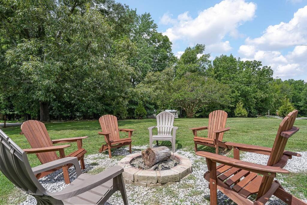 Rustic Cabin, Dock, Firepit, Kayaks & Games Winchester Bagian luar foto