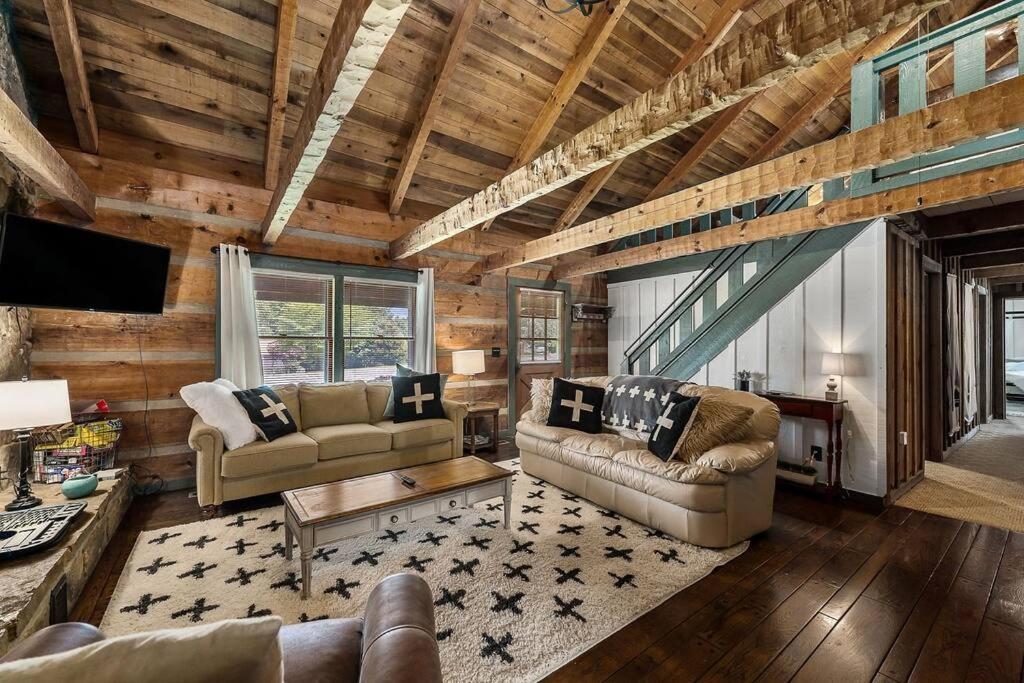 Rustic Cabin, Dock, Firepit, Kayaks & Games Winchester Bagian luar foto